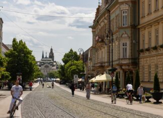 Košice: Historické mesto, ktoré formuje budúcnosť realitného trhu. Objavte, ako kombinácia histórie a moderného rozvoja ovplyvňuje dopyt po nehnuteľnostiach.